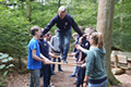 It is easier to dare to do something in a team. The 17 new students of the Friedhelm Loh Group learned this, as well as about further success factors in the office or at school during teambuilding exercises at the Wetzlar climbing park.