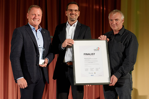 Heiko Denner, Tobias Heilmann and Andreas Kirsch (from left to right) of Rittal accepted the special award for innovative digital transformation at the Besser Lackieren awards.