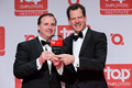 David Plink, CEO of the Top Employers Institute, presents Marcus von Pock (left), Senior Vice President Human Resources of the Friedhelm Loh Group, the 2016 award for Top Employer.