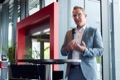 Landrat des Lahn-Dill-Kreises, Carsten Braun: „Ich bin Ihnen dankbar für das klare Bekenntnis der Unternehmensgruppe zum Standort Haiger und zur Region an Lahn und Dill. Das ist nicht selbstverständlich und das wissen wir alle sehr zu schätzen.“ Haigers Bürgermeister Mario Schramm: „Was Sie der Region und Haiger an Arbeitsplätzen bieten und sichern, das ist unbezahlbar.“