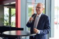 Landrat des Lahn-Dill-Kreises, Carsten Braun: „Ich bin Ihnen dankbar für das klare Bekenntnis der Unternehmensgruppe zum Standort Haiger und zur Region an Lahn und Dill. Das ist nicht selbstverständlich und das wissen wir alle sehr zu schätzen.“ Haigers Bürgermeister Mario Schramm: „Was Sie der Region und Haiger an Arbeitsplätzen bieten und sichern, das ist unbezahlbar.“
